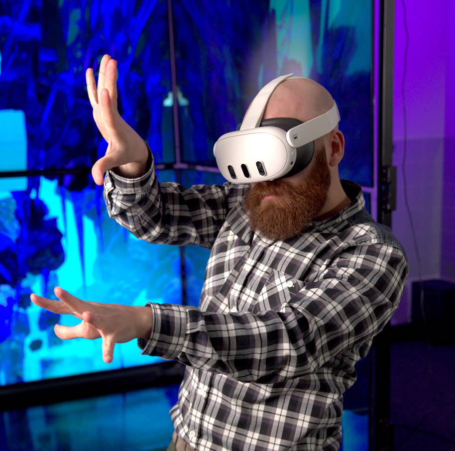 Gonzalo Orce wearing a VR headset